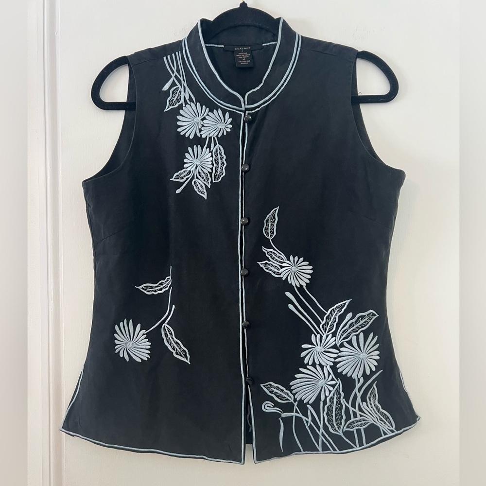 SilkLand Black Top with light blue Floral Design size M (W128)